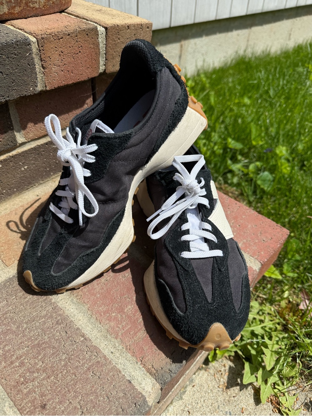 New Balance Women's Black White and Brown Retro Runner Sneakers